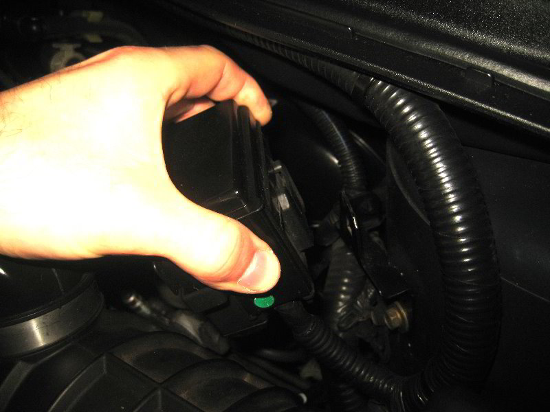 Acura-MDX-Engine-Air-Filter-Replacement-Guide-028