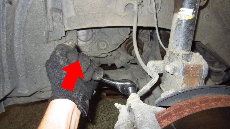 Acura-MDX-Front-Brake-Pads-Rotors-Replacement-Guide-006