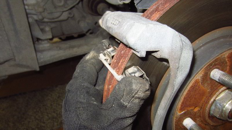 Acura-MDX-Front-Brake-Pads-Rotors-Replacement-Guide-014