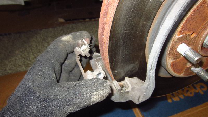 Acura-MDX-Front-Brake-Pads-Rotors-Replacement-Guide-015