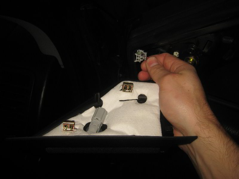 Acura-MDX-Front-Interior-Door-Panel-Removal-Guide-005