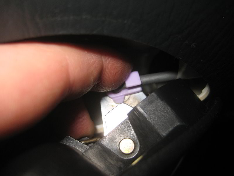 Acura-MDX-Front-Interior-Door-Panel-Removal-Guide-066