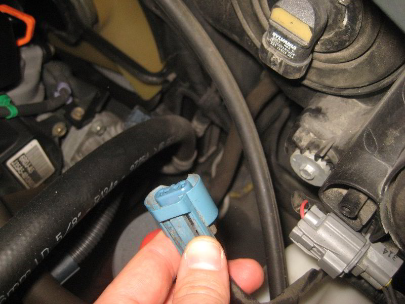 Acura-MDX-Headlight-Bulbs-Replacement-Guide-017