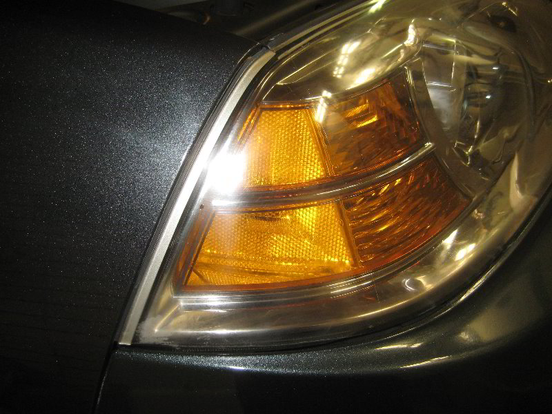 Acura-MDX-Headlight-Bulbs-Replacement-Guide-034