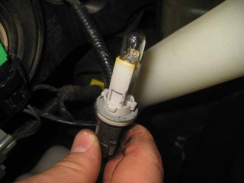 Acura-MDX-Headlight-Bulbs-Replacement-Guide-036