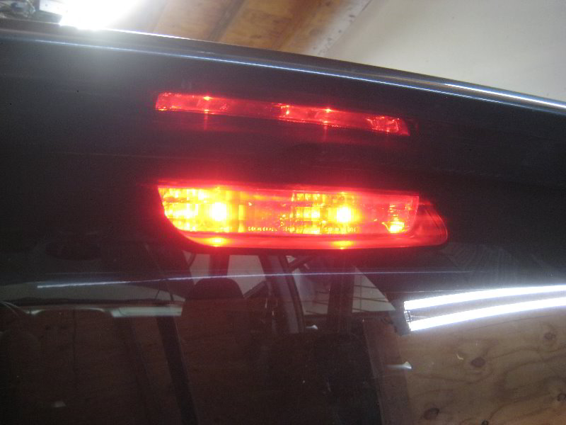 Acura-MDX-High-Mount-3rd-Brake-Light-Bulbs-Replacement-Guide-017