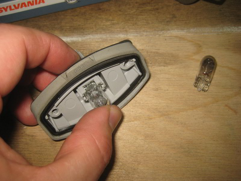 Acura-MDX-License-Plate-Light-Bulbs-Replacement-Guide-017