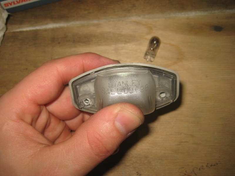 Acura-MDX-License-Plate-Light-Bulbs-Replacement-Guide-018