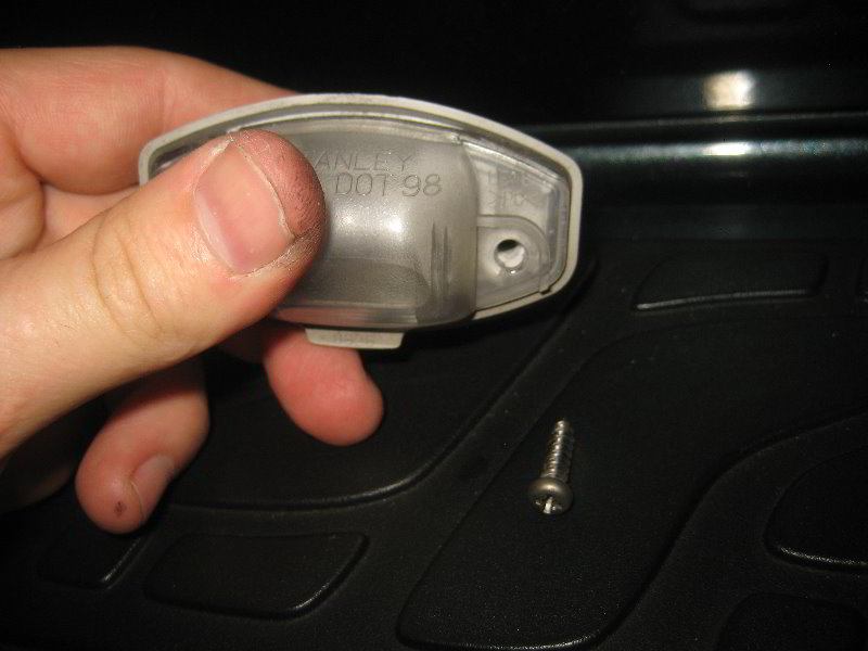 Acura-MDX-License-Plate-Light-Bulbs-Replacement-Guide-019
