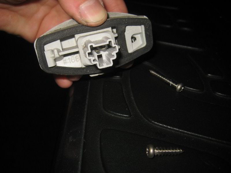 Acura-MDX-License-Plate-Light-Bulbs-Replacement-Guide-020