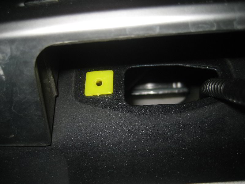 Acura-MDX-License-Plate-Light-Bulbs-Replacement-Guide-023