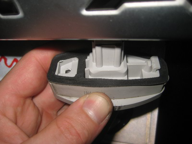 Acura-MDX-License-Plate-Light-Bulbs-Replacement-Guide-031