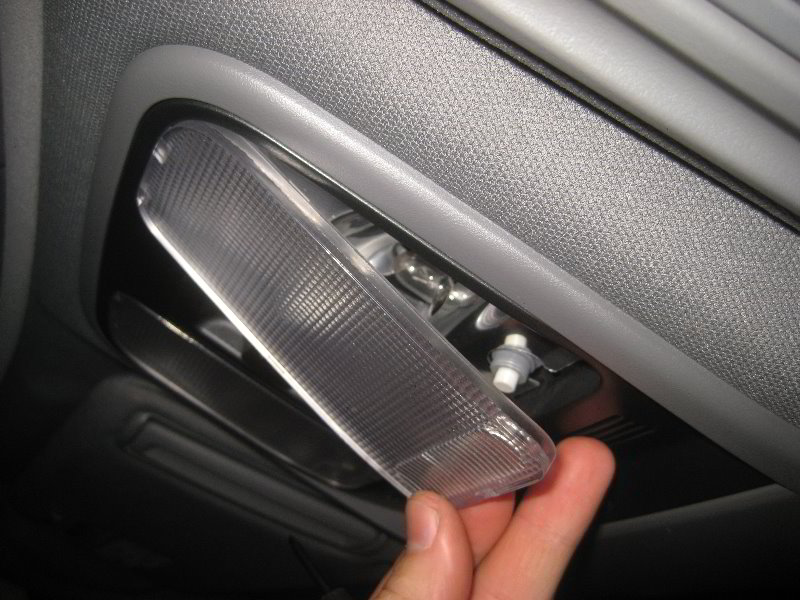 Acura-MDX-Map-Light-Bulbs-Replacement-Guide-003
