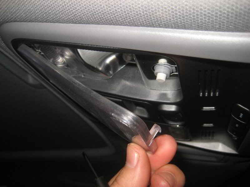 Acura-MDX-Map-Light-Bulbs-Replacement-Guide-004