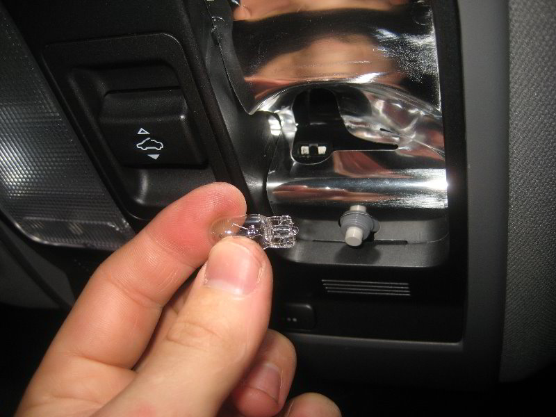 Acura-MDX-Map-Light-Bulbs-Replacement-Guide-009