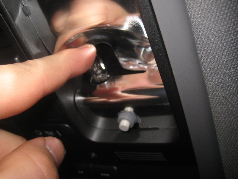 Acura-MDX-Map-Light-Bulbs-Replacement-Guide-012