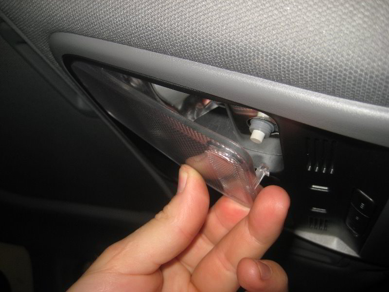 Acura-MDX-Map-Light-Bulbs-Replacement-Guide-015