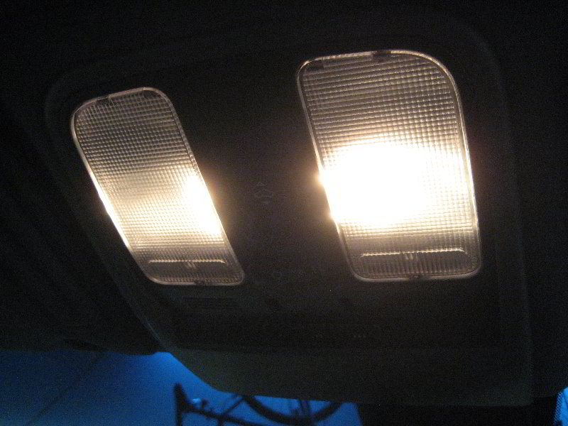 Acura-MDX-Map-Light-Bulbs-Replacement-Guide-018