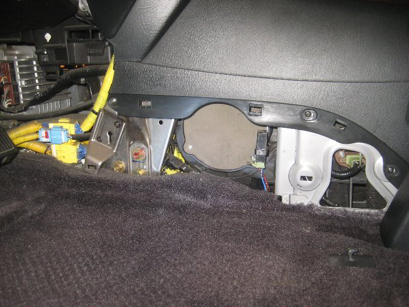 Acura-MDX-Rear-AC-Blower-Motor-Transistor-Replacement-Guide-007