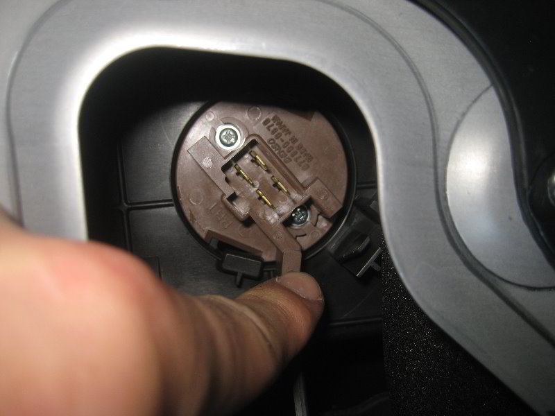Acura-MDX-Rear-AC-Blower-Motor-Transistor-Replacement-Guide-019