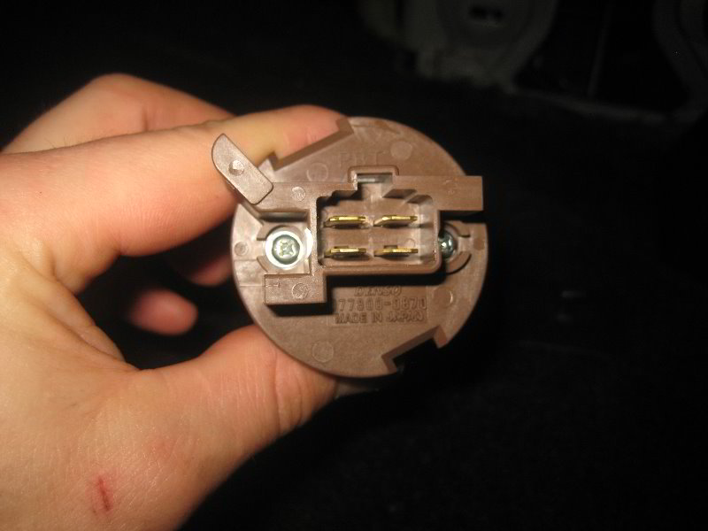 Acura-MDX-Rear-AC-Blower-Motor-Transistor-Replacement-Guide-021