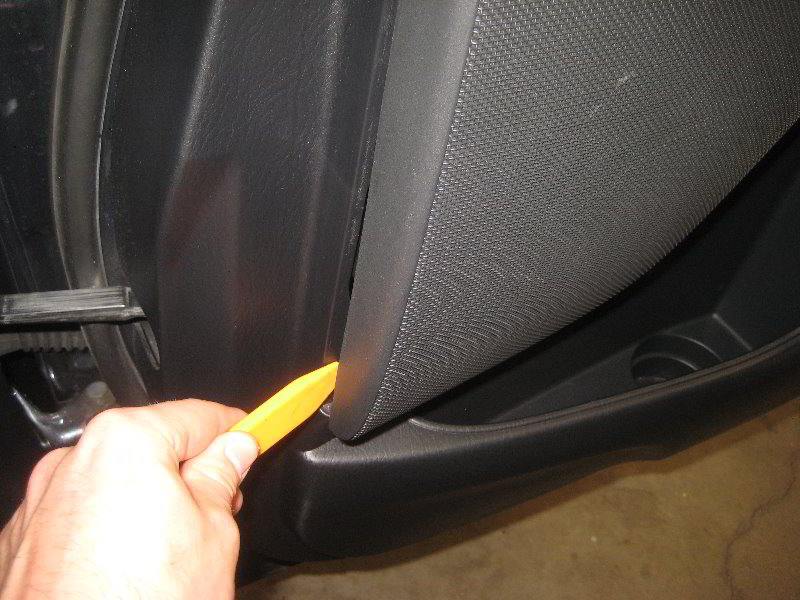Acura-MDX-Rear-Interior-Door-Panels-Removal-Guide-004