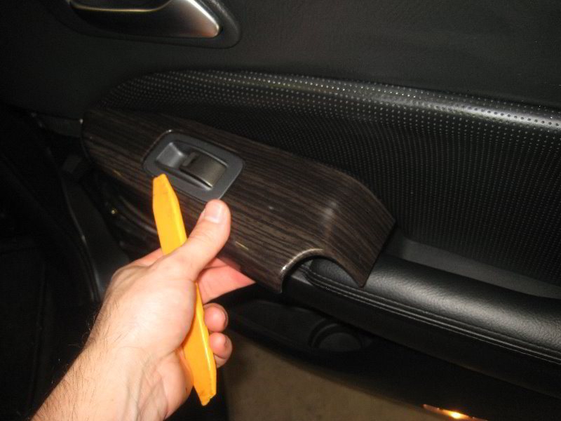 Acura-MDX-Rear-Interior-Door-Panels-Removal-Guide-008