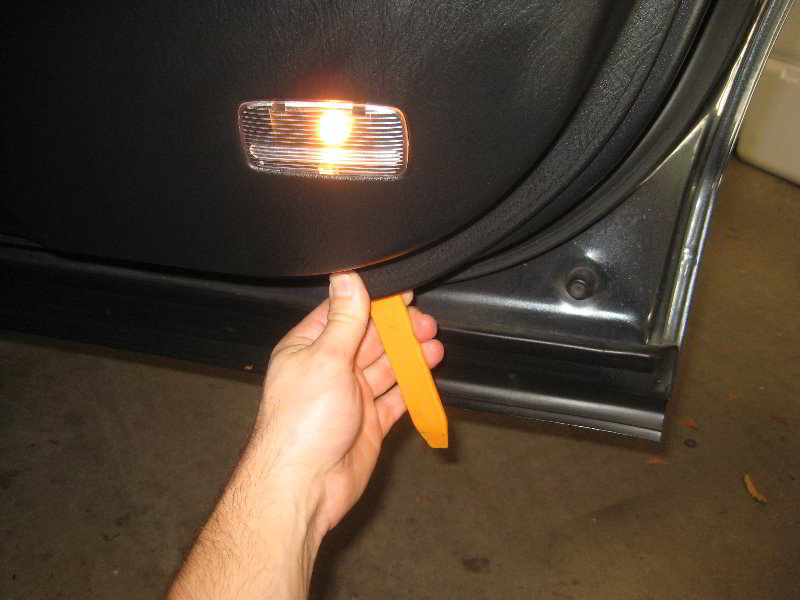Acura-MDX-Rear-Interior-Door-Panels-Removal-Guide-022