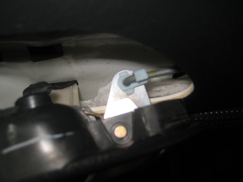 Acura-MDX-Rear-Interior-Door-Panels-Removal-Guide-028