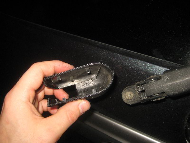 Acura-MDX-Rear-Wiper-Arm-Replacement-Guide-004