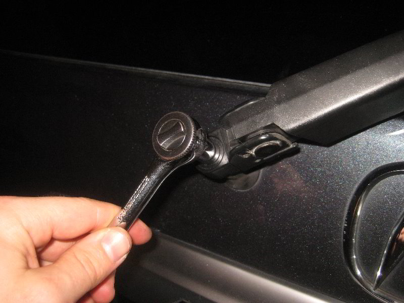 Acura-MDX-Rear-Wiper-Arm-Replacement-Guide-015