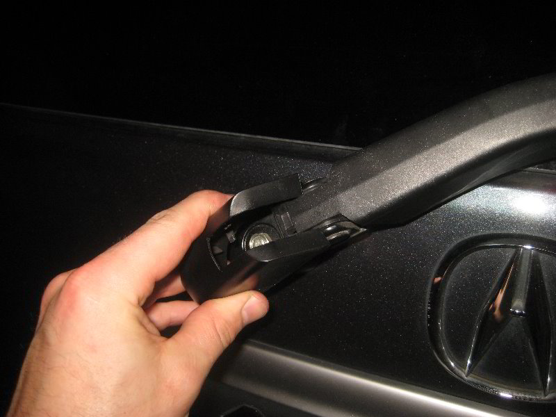 Acura-MDX-Rear-Wiper-Arm-Replacement-Guide-016