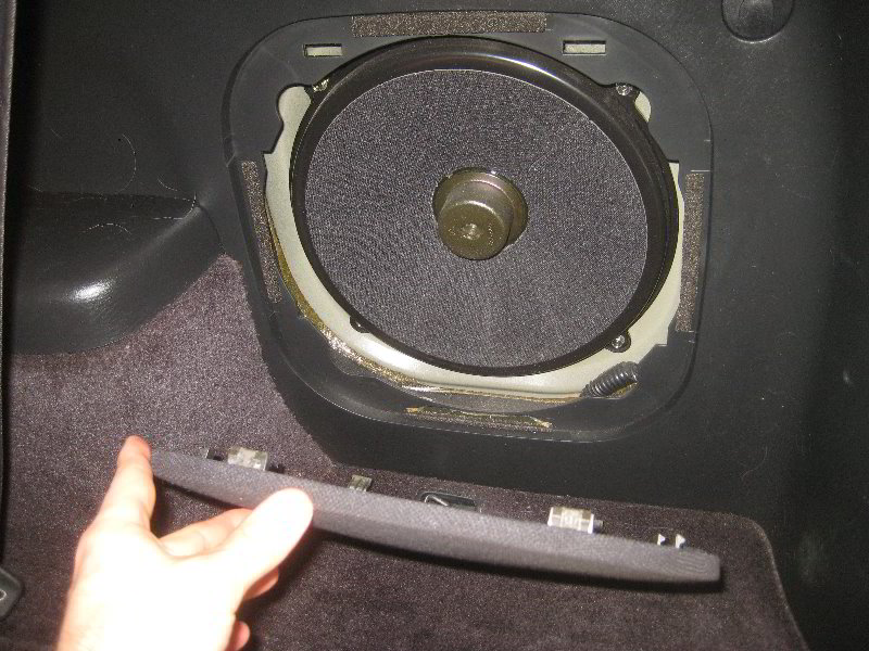 Acura-MDX-Bose-Subwoofer-Speaker-Replacement-Guide-004