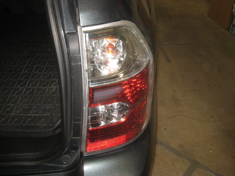 Acura-MDX-Tail-Light-Bulbs-Replacement-Guide-002