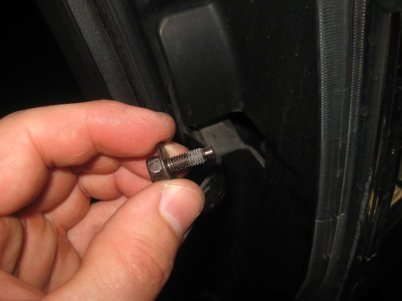 Acura-MDX-Tail-Light-Bulbs-Replacement-Guide-009