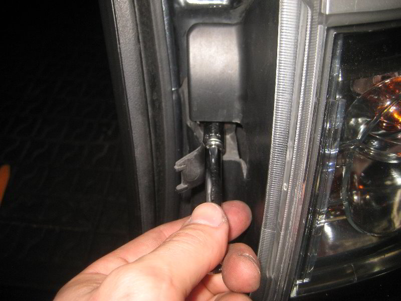 Acura-MDX-Tail-Light-Bulbs-Replacement-Guide-041