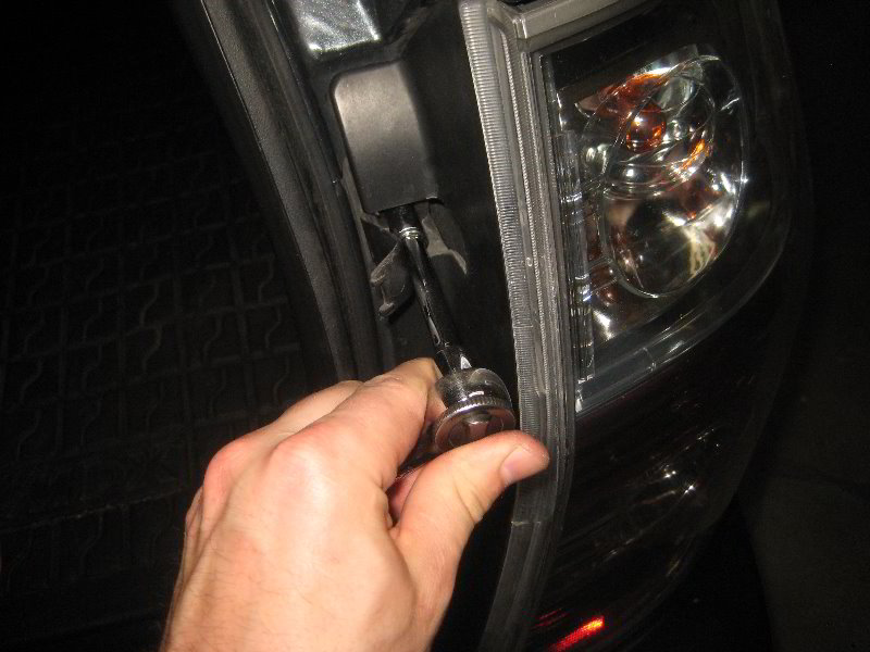 Acura-MDX-Tail-Light-Bulbs-Replacement-Guide-043