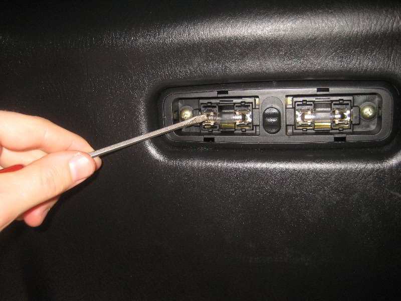 Acura-MDX-Tailgate-Cargo-Area-Light-Bulbs-Replacement-Guide-006