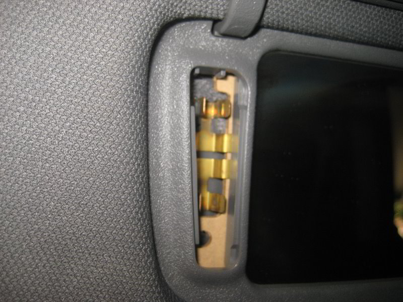 Acura-MDX-Vanity-Mirror-Light-Bulbs-Replacement-Guide-011