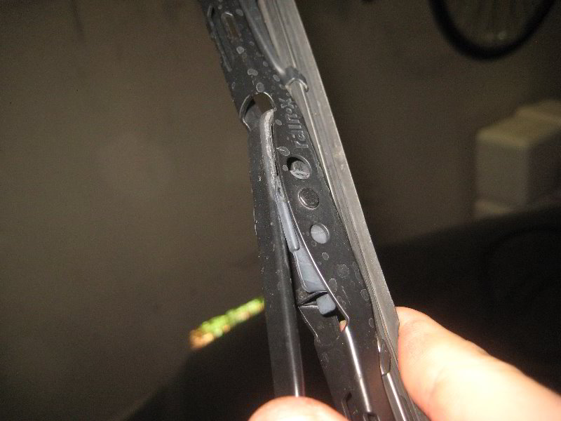 Acura-MDX-Windshield-Wiper-Blades-Replacement-Guide-005