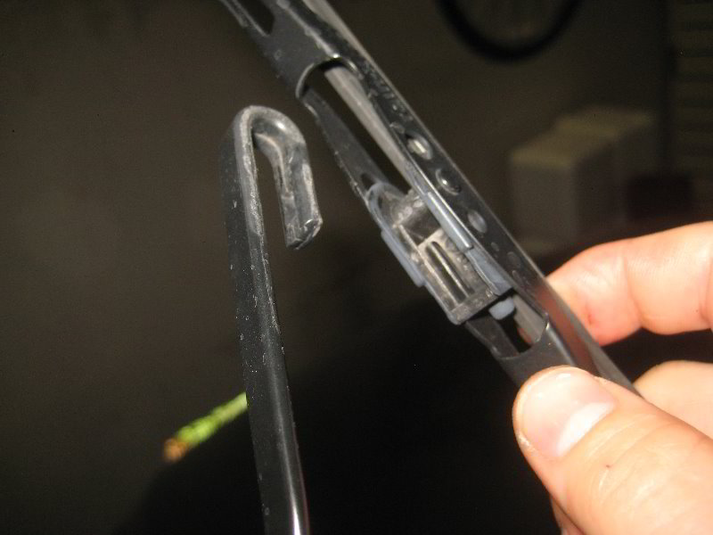 Acura-MDX-Windshield-Wiper-Blades-Replacement-Guide-006