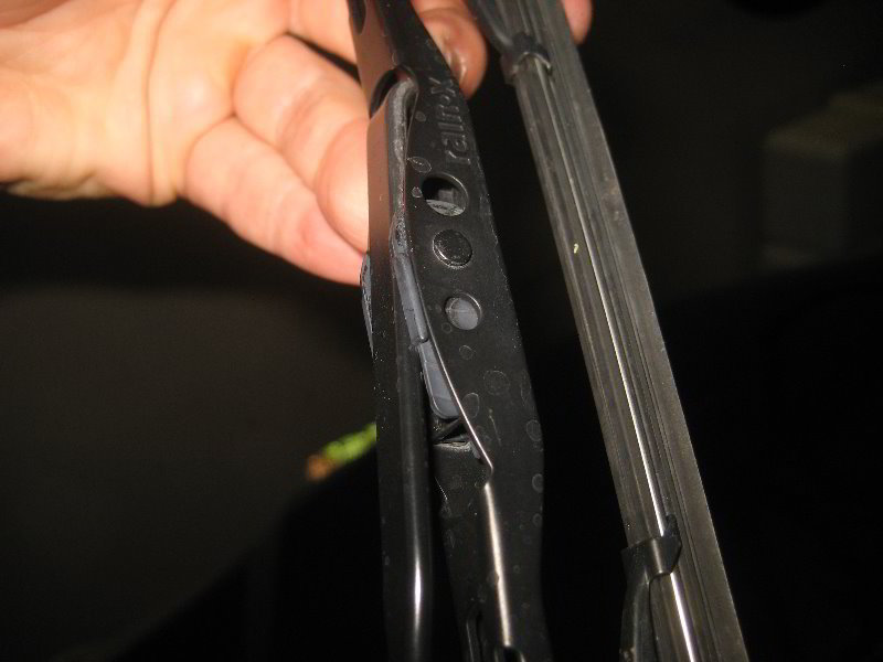 Acura-MDX-Windshield-Wiper-Blades-Replacement-Guide-010