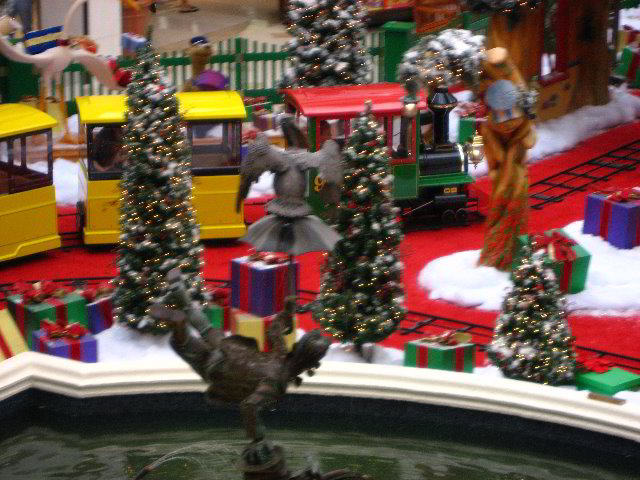 Aventura-Mall-Xmas-Display-Miami-FL-004