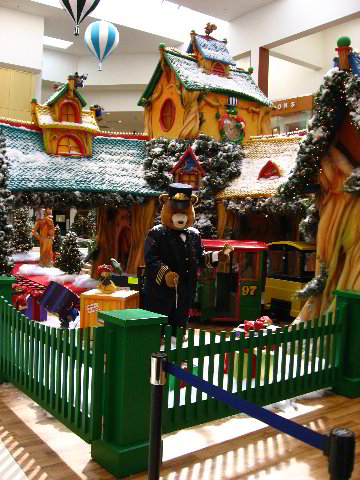 Aventura-Mall-Xmas-Display-Miami-FL-008