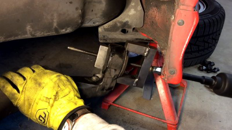 BMW-E36-Rear-Trailing-Arm-Bushings-Replacement-Guide-011