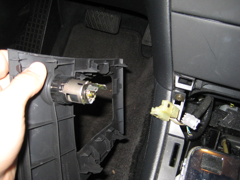 Blitzsafe-Toyota-Corolla-Aux-Input-Install-Guide-Review-009