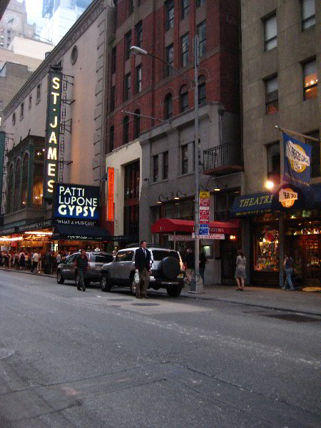 Broadway-Ave-Theater-District-NYC-NY-005