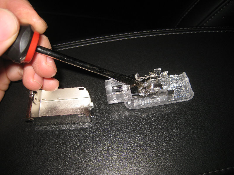 Buick-LaCrosse-Center-Console-Light-Bulb-Replacement-Guide-008