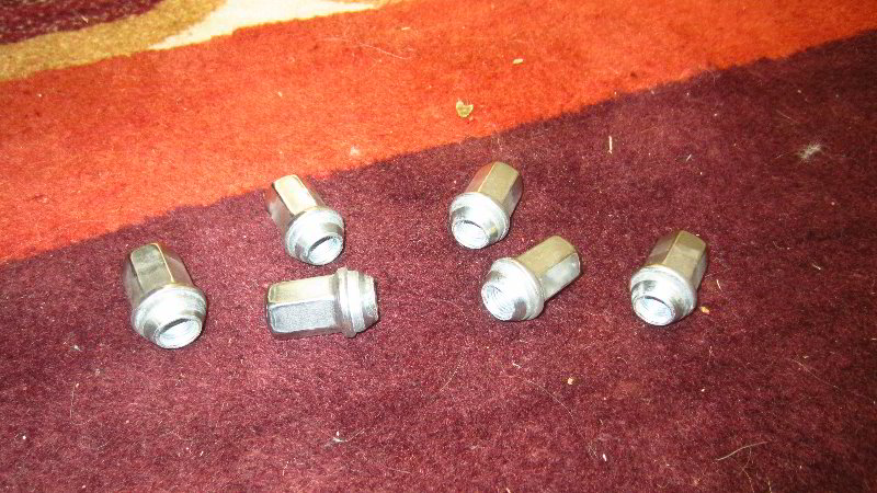 Chevrolet-Colorado-Front-Brake-Pads-Replacement-Guide-006