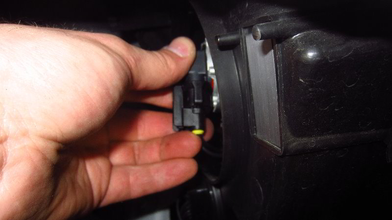 Chevrolet-Colorado-Headlight-Bulbs-Replacement-Guide-006